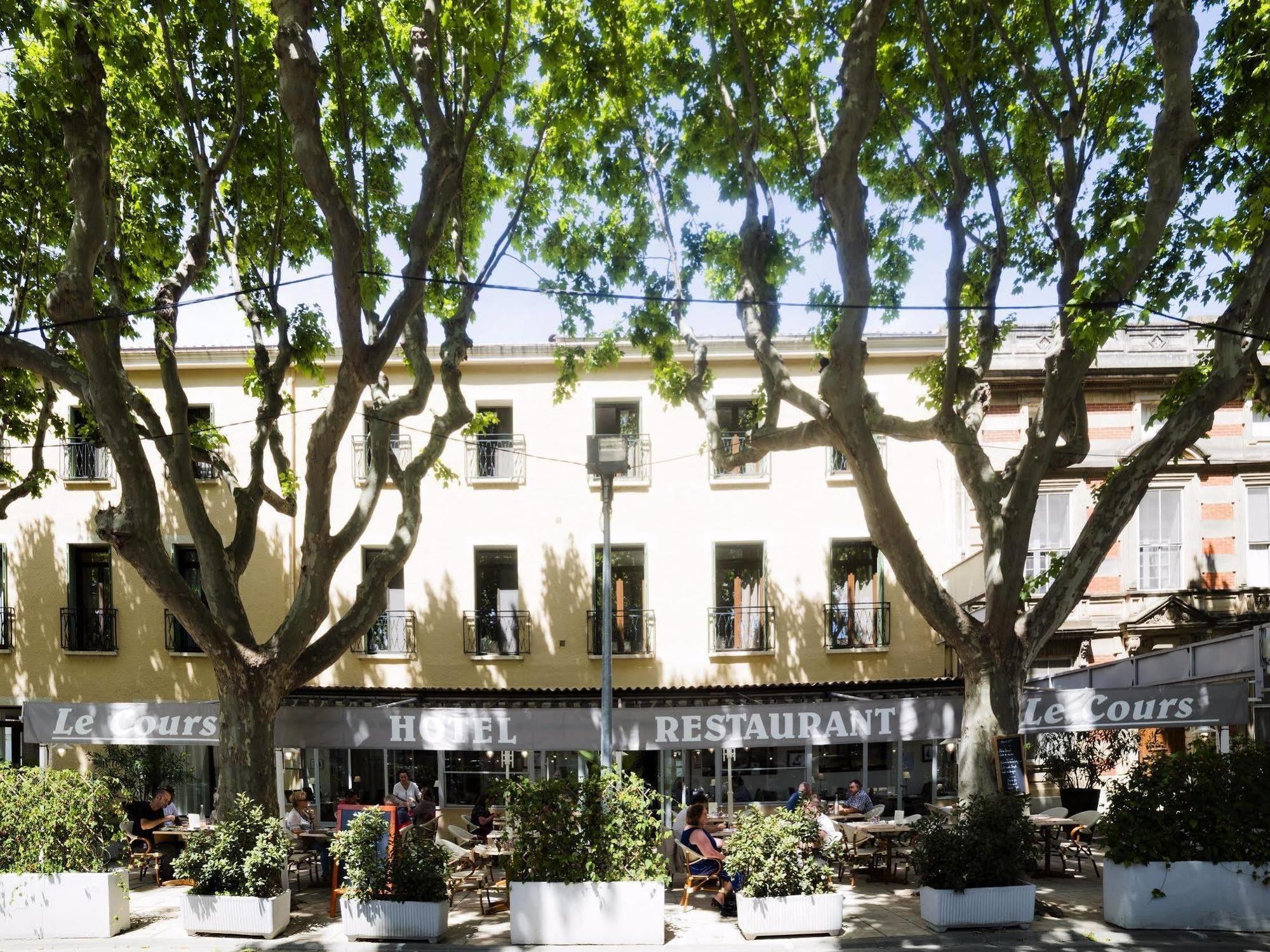 מלון סן-ז'יל Logis Le Cours מראה חיצוני תמונה